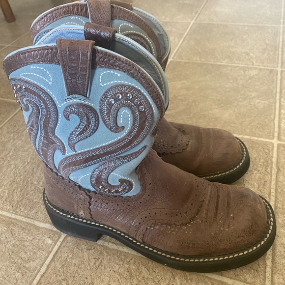 Ariat Shoes - Ariat woman’s cowgirl boots